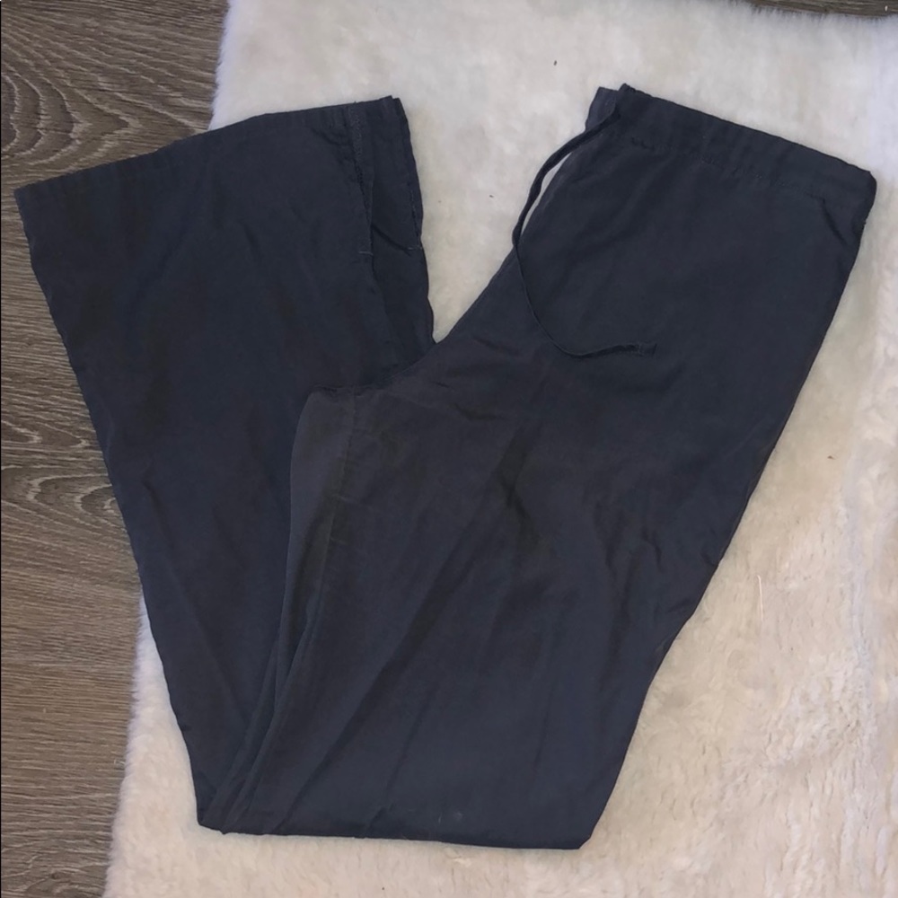women’s grey scrubs